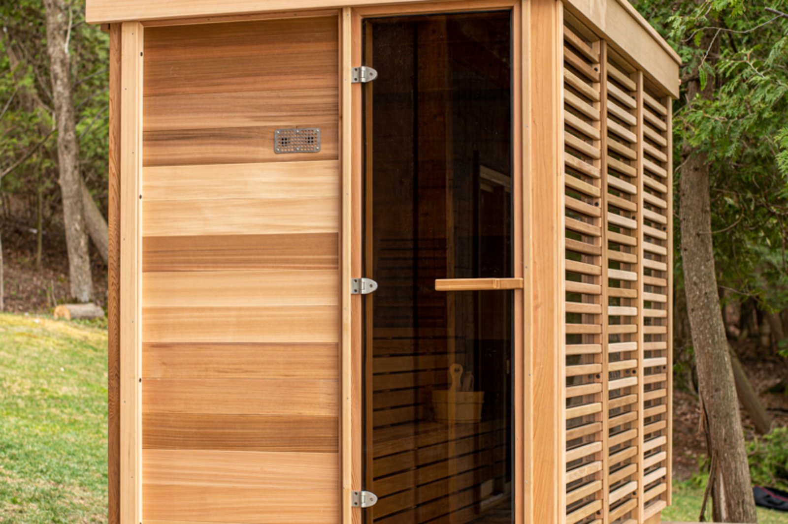 groot_2955_buitensauna_ticra_outdoor_pure_cube_red_cedar_made_in_canada_sauna Buitensauna Panoramaglas 254 x 173 cm Canadees red ceder. - Afbeelding 6