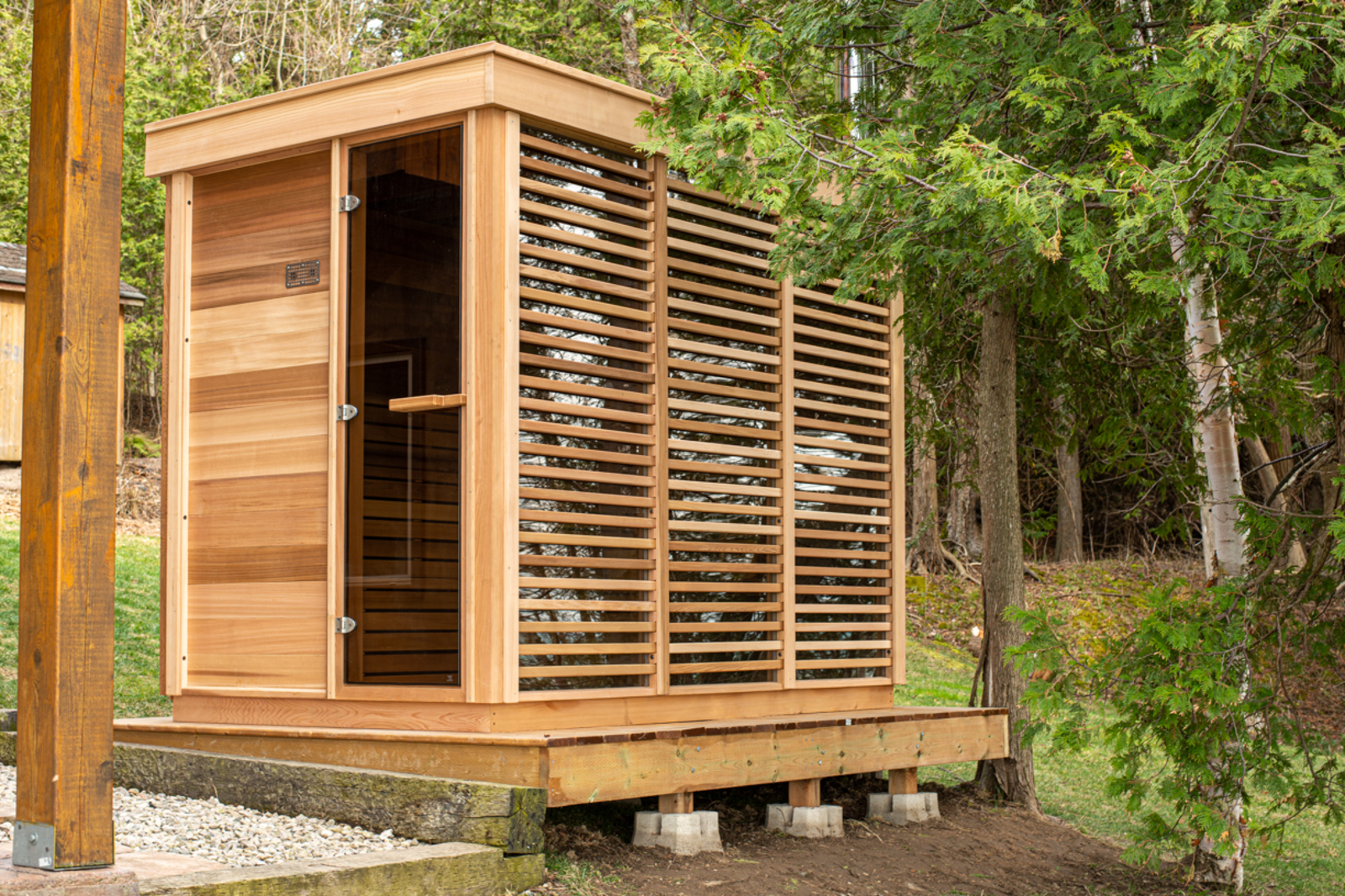groot_2959_buitensauna_ticra_outdoor_pure_cube_red_cedar_privacy Buitensauna Panoramaglas 254 x 173 cm Canadees red ceder. - Afbeelding 10
