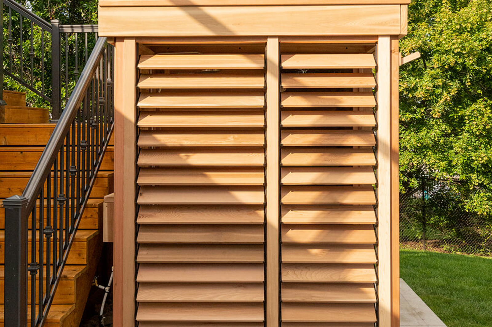 groot_4076_Ticra_outdoor_pure_cube_outdoor_sauna_privacy_panel_closed Buitensauna Panoramaglas 254 x 173 cm Incl. Douchecabine - Afbeelding 7