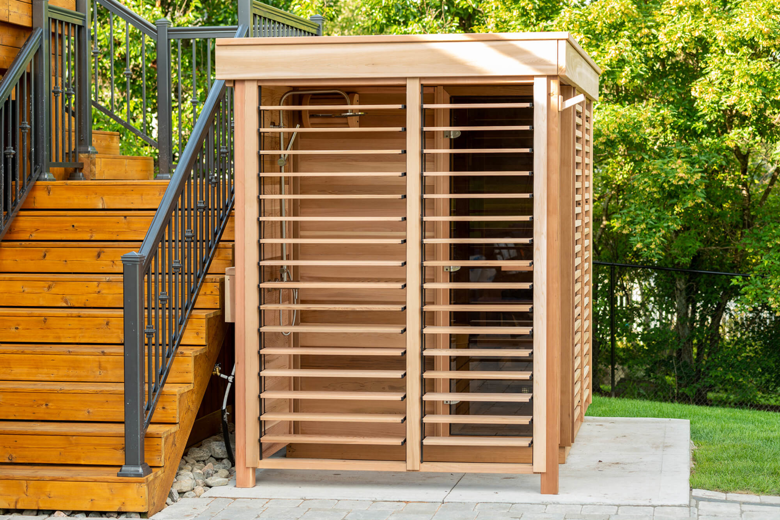 groot_4082_Ticra_outdoor_pure_cube_outdoor_sauna_privacy_panel_open Buitensauna Panoramaglas 254 x 173 cm Incl. Douchecabine - Afbeelding 13