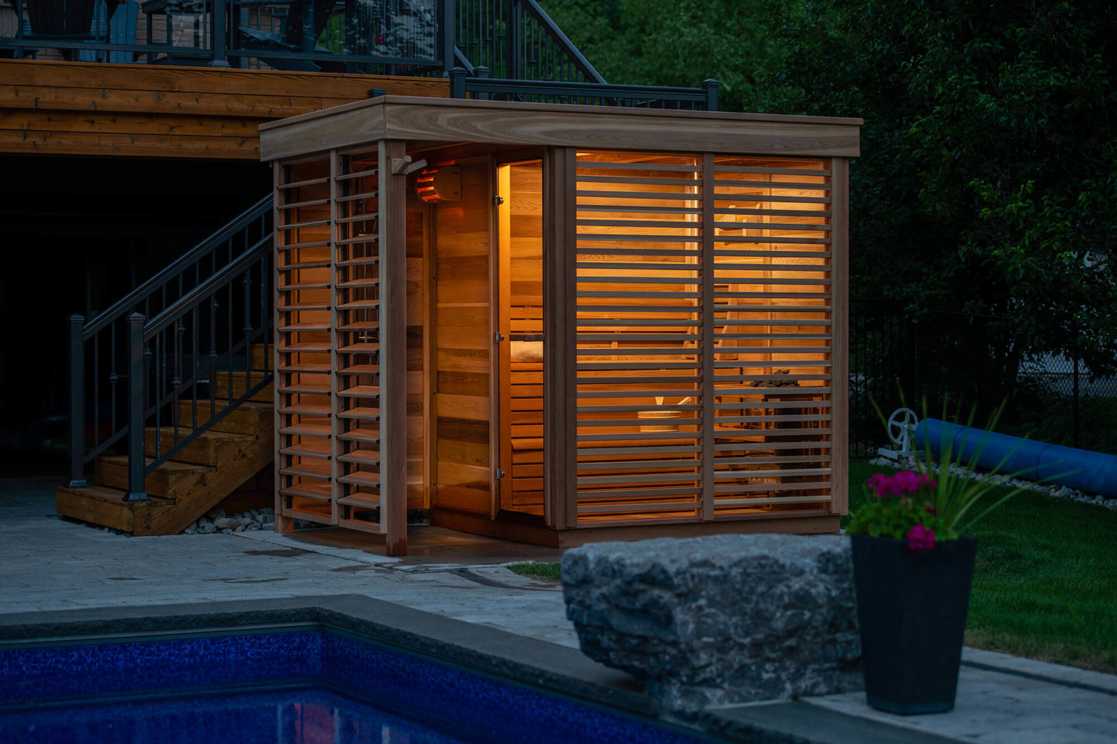 groot_4084_Ticra_outdoor_pure_cube_cedar_outdoor_sauna_canadian_saunas Buitensauna Panoramaglas 254 x 173 cm Incl. Douchecabine - Afbeelding 14