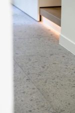 Wit gestippeld Zwembadrandsteen 60x30x2 cm Hongkong nr. 102 - Afbeelding 19