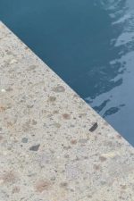 Wit gestippeld Zwembadrandsteen 60x30x2 cm Hongkong nr. 102 - Afbeelding 5