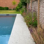 Wit gestippeld Zwembadrandsteen 60x30x2 cm Hongkong nr. 102