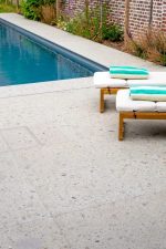 Wit gestippeld Zwembadrandsteen 60x30x2 cm Hongkong nr. 102 - Afbeelding 11