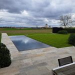 Zwembadrandsteen Duitse Kalksteen vrije lengtes x 2 cm  Berlin nr. 107