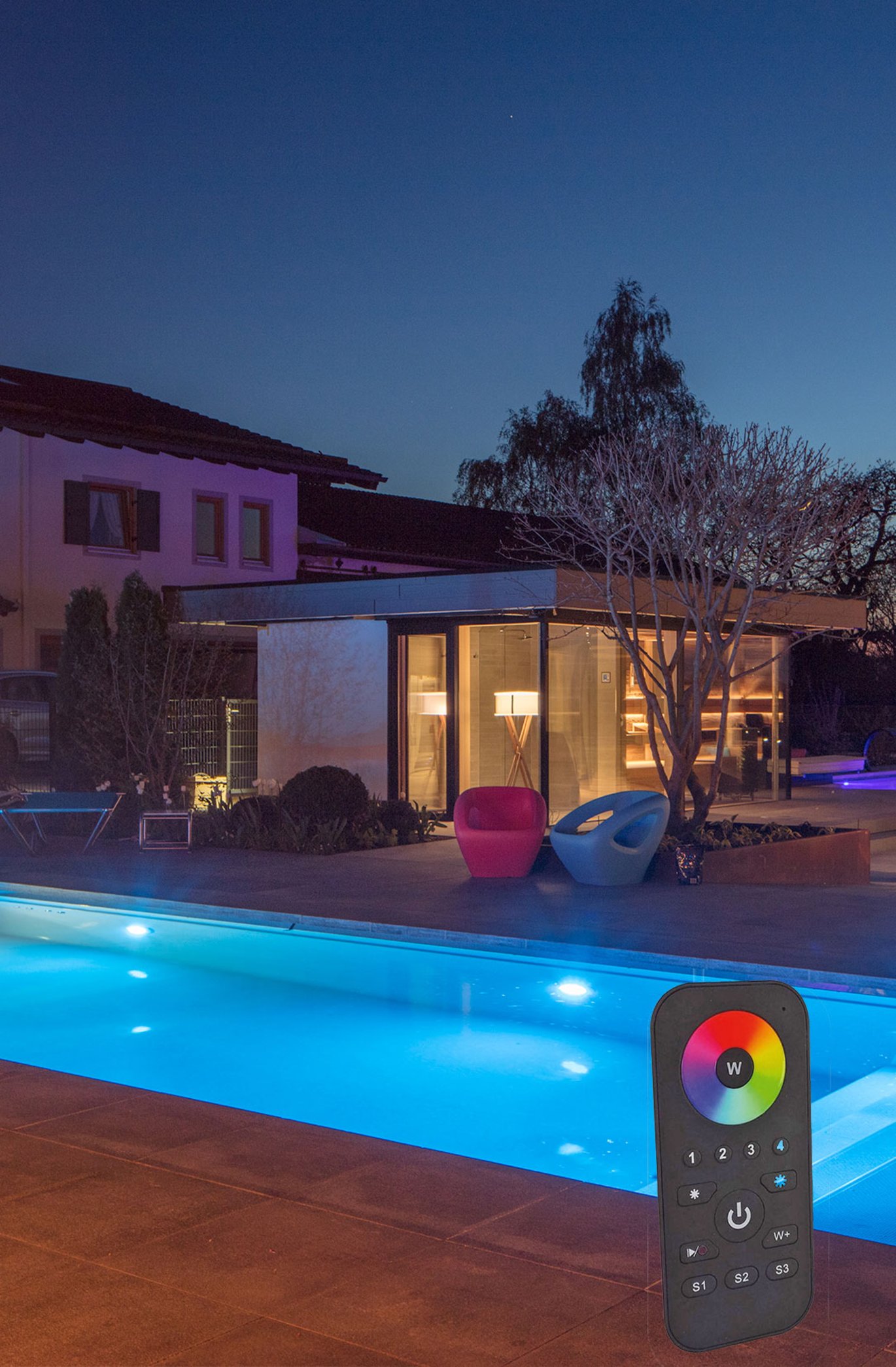 LED Spotlights zwembad 's nachts